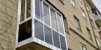 Французское остекление балкона ПВХ-профилем, тонировка