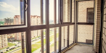 Французское остекление лоджии ПВХ-профилем