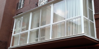 Французское остекление балкона холодного типа
