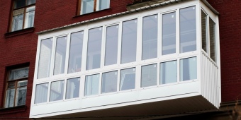 Большой балкон с французским остеклением и выносом